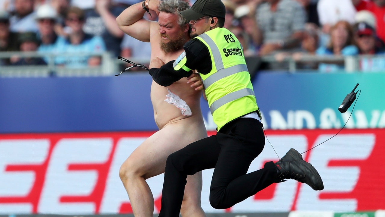 England advances to 1st World Cup semifinal since 1992